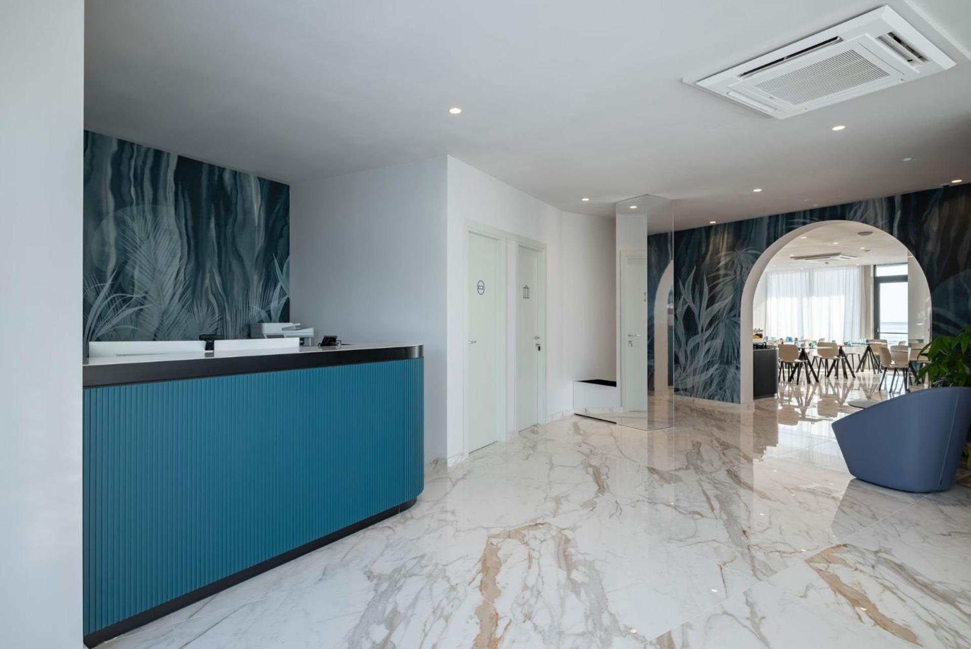 Hotel Playa Suite Фано Екстер'єр фото