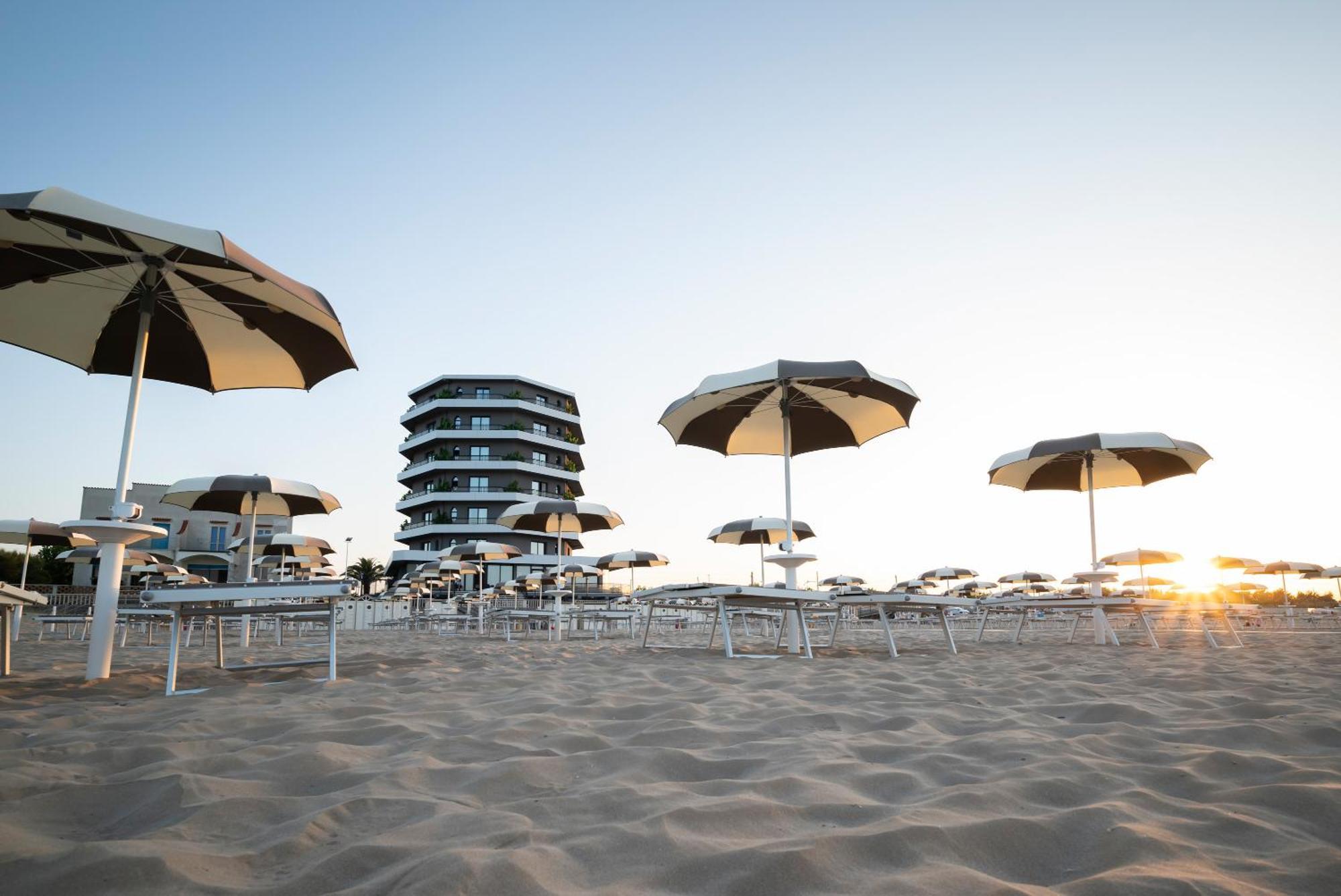 Hotel Playa Suite Фано Екстер'єр фото