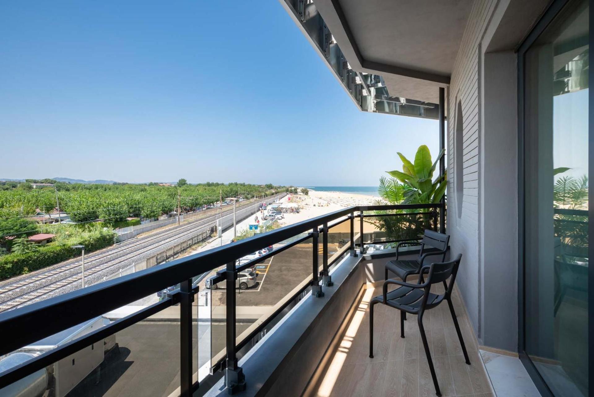 Hotel Playa Suite Фано Екстер'єр фото