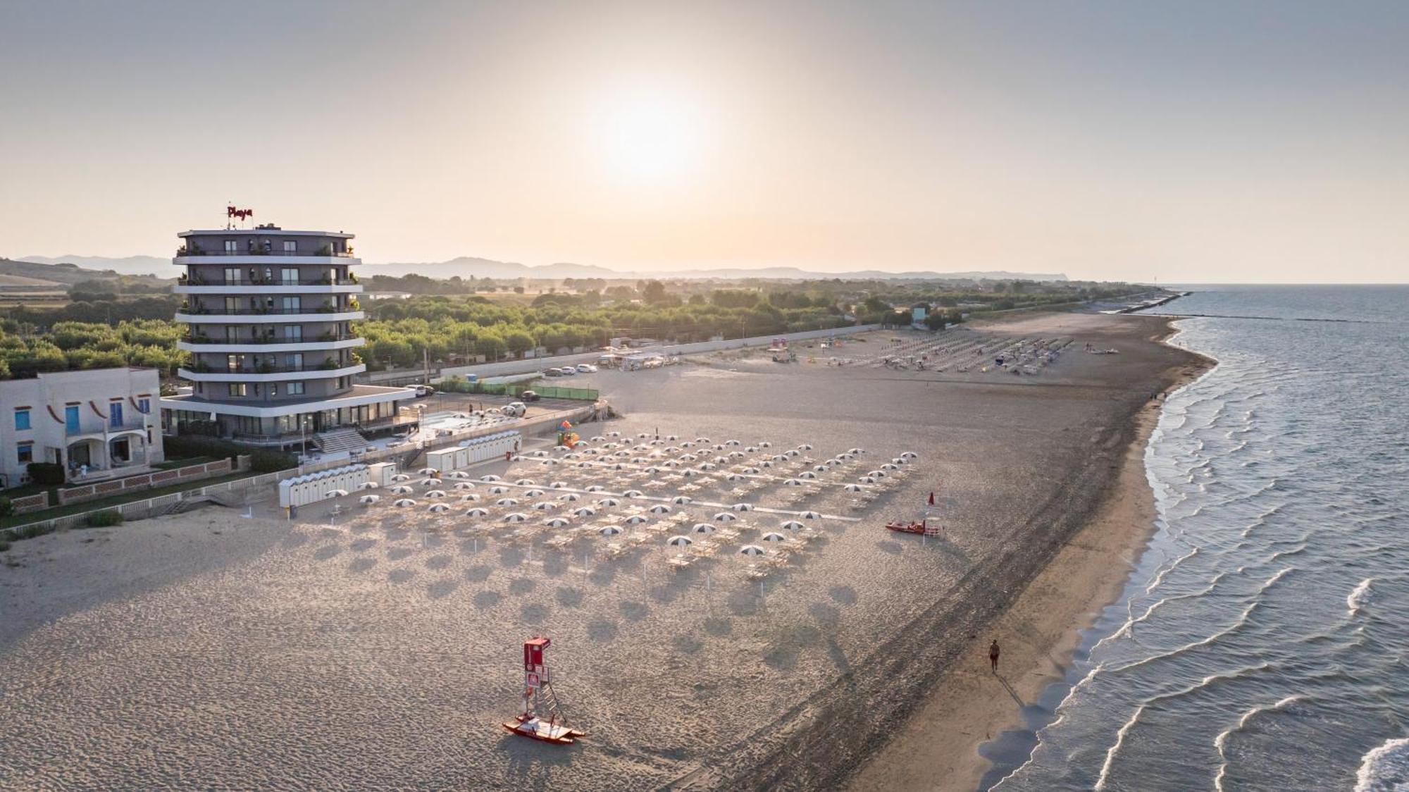 Hotel Playa Suite Фано Екстер'єр фото
