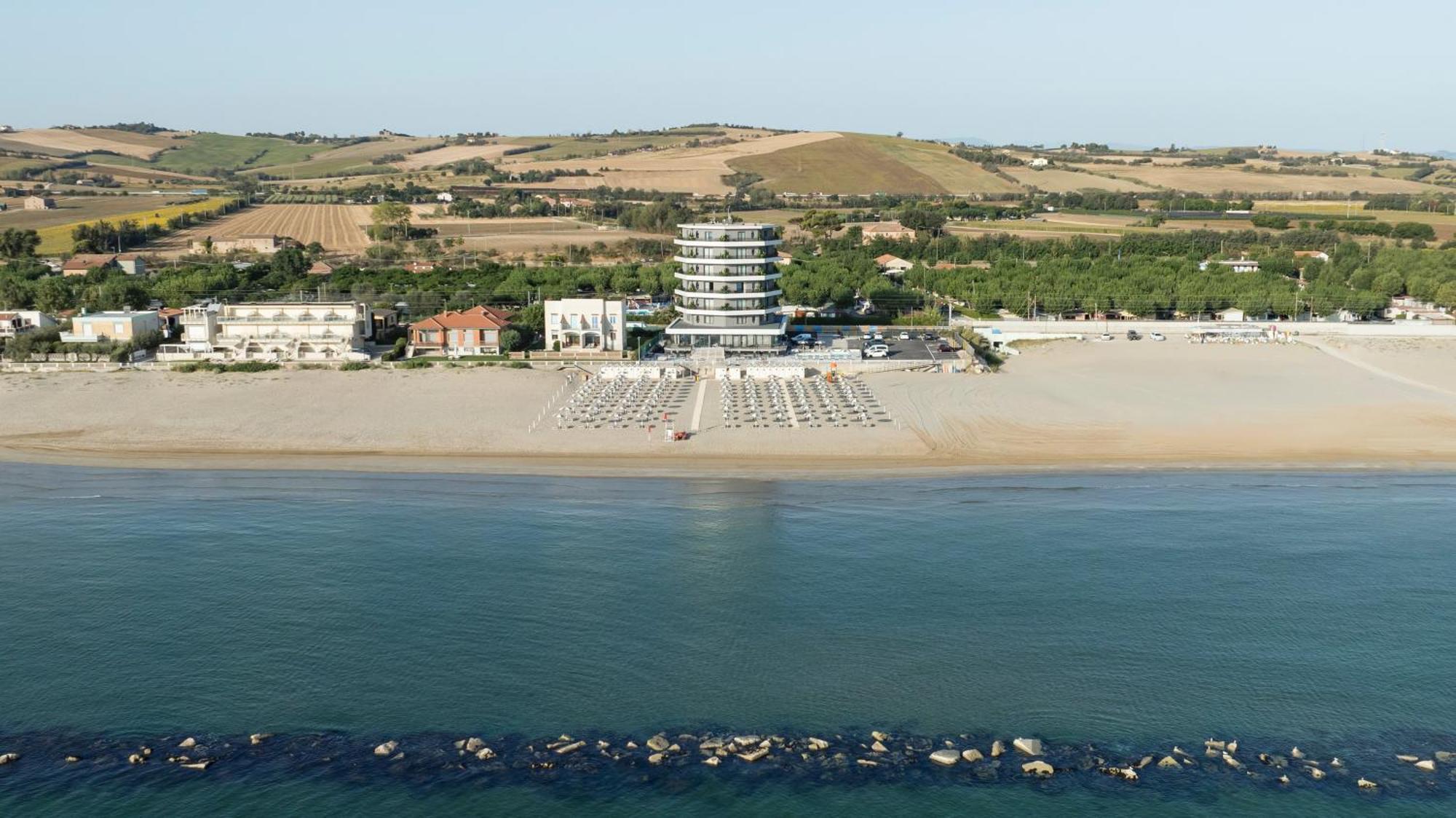 Hotel Playa Suite Фано Екстер'єр фото