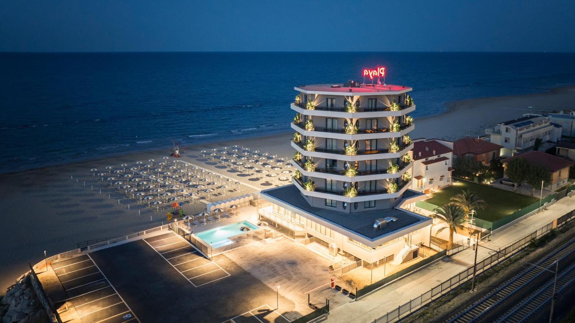 Hotel Playa Suite Фано Екстер'єр фото