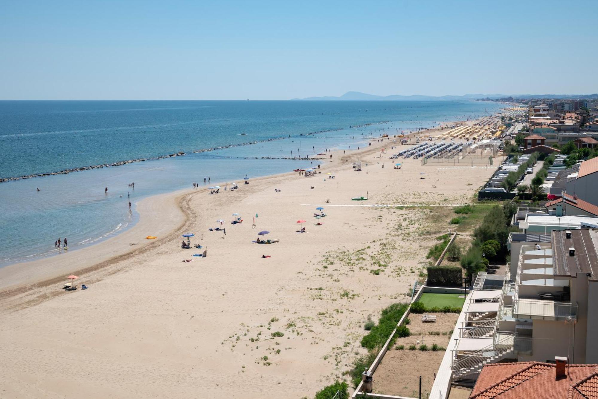 Hotel Playa Suite Фано Екстер'єр фото